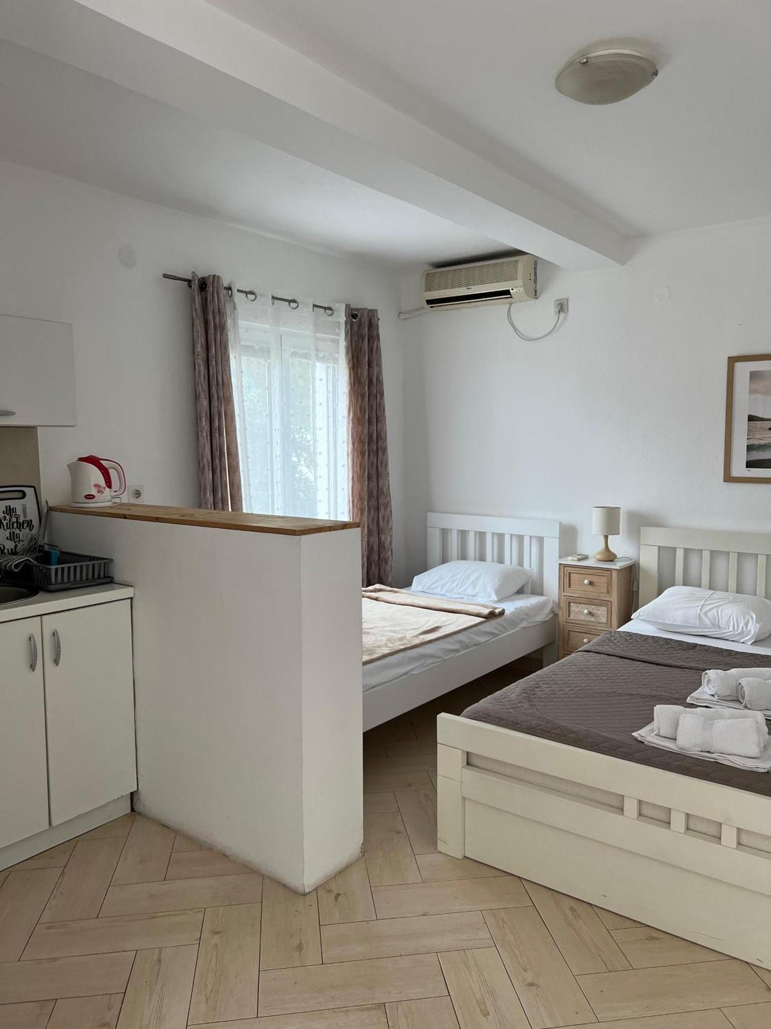 Apartments Aleksandar Свети Стефан Екстериор снимка